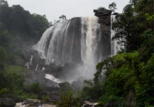 kuthumkal waterfalls in munnar