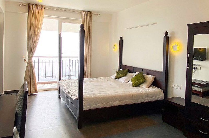 Scenic Deluxe Bedroom at The Forest County in Munnar Overlooking Green Hills