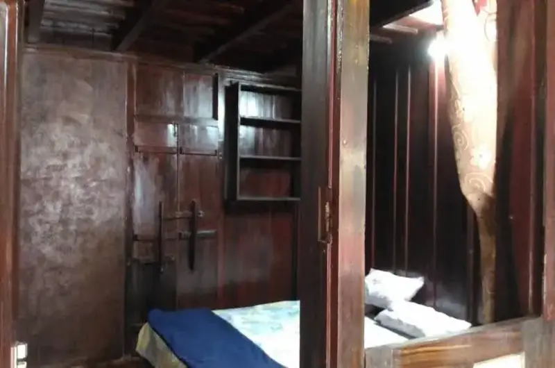 Spacious bedroom with seating area at Jungle Jive Tree House