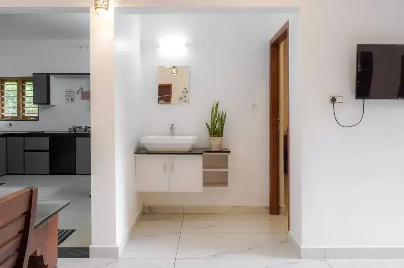 Spacious interior space with elegant decor at Kalt Munnar Homestay