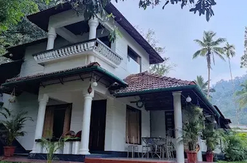 Traditional Kerala architecture front view of Thoppil Homestay Munnar