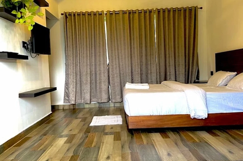 Modern guest bedroom suite with comfortable double bed at Mannoor Farmstay Munnar