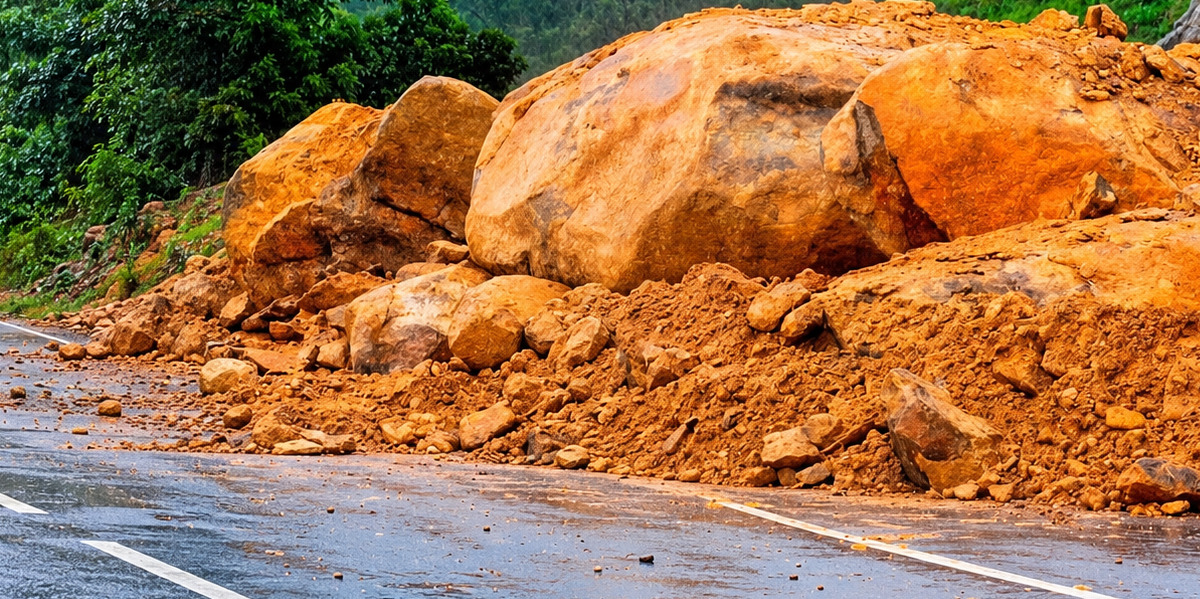 Large boulders and soil collapse blocking a lane on the Adimali–Munnar highway NH 85